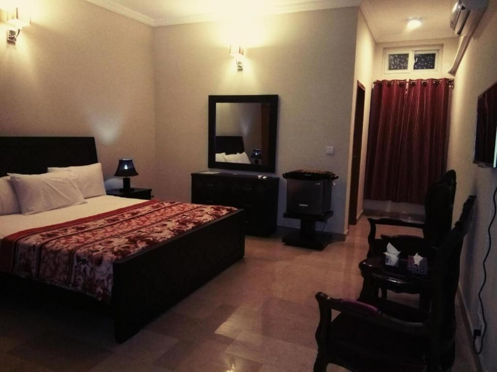 Royal Galaxy Bed & Breakfast Islamabad - For Families Only Zewnętrze zdjęcie