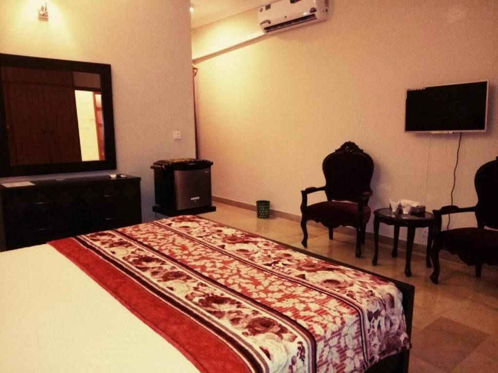 Royal Galaxy Bed & Breakfast Islamabad - For Families Only Zewnętrze zdjęcie