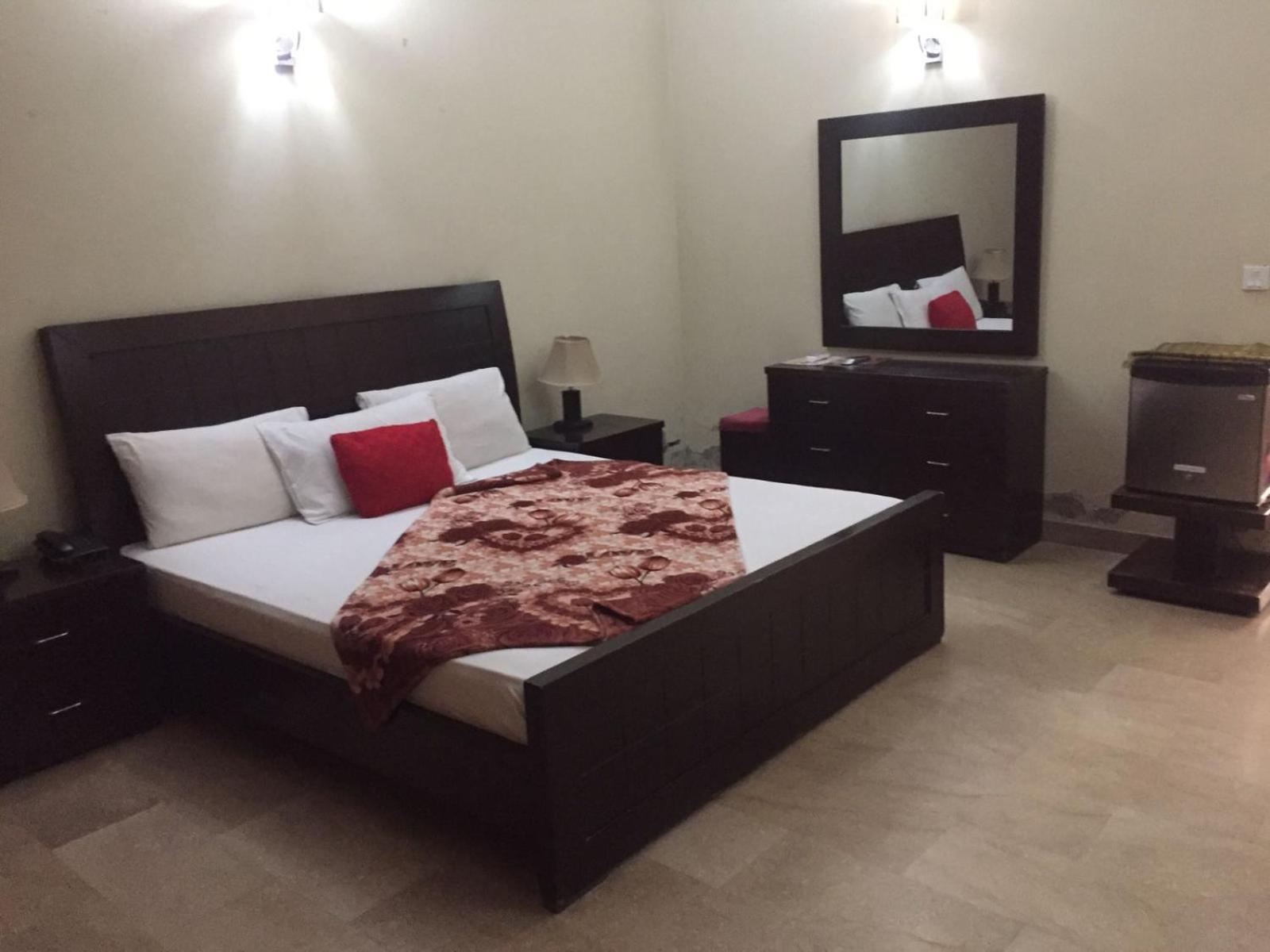 Royal Galaxy Bed & Breakfast Islamabad - For Families Only Zewnętrze zdjęcie