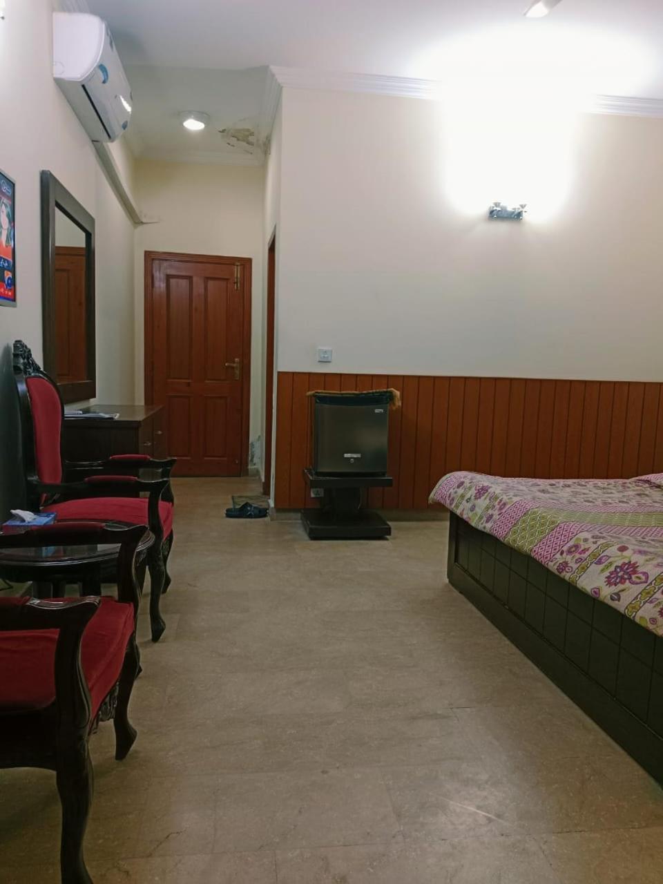Royal Galaxy Bed & Breakfast Islamabad - For Families Only Zewnętrze zdjęcie