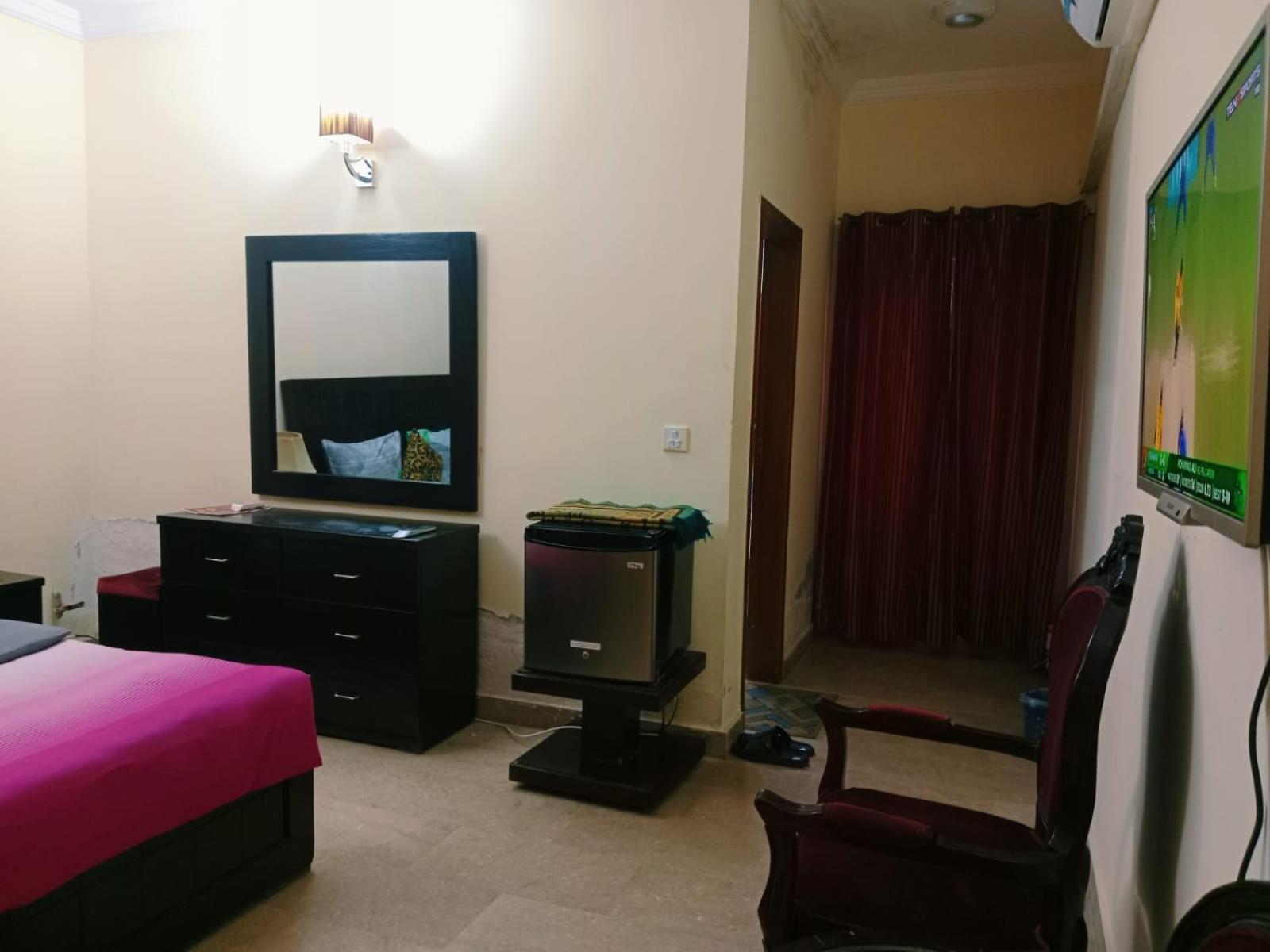 Royal Galaxy Bed & Breakfast Islamabad - For Families Only Zewnętrze zdjęcie